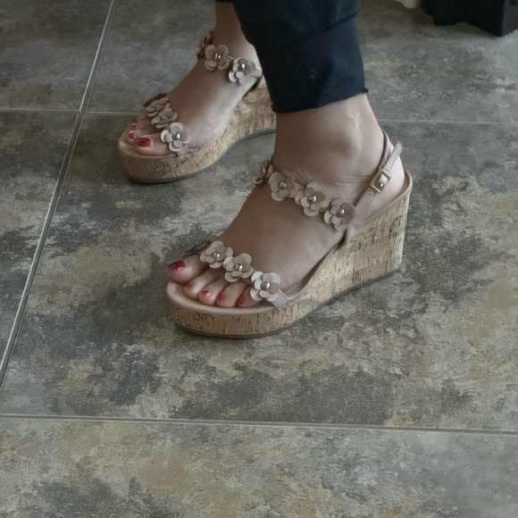 ESPRIT Sandals Cream Flower Embellishment Size 7.5/8 - Picture 7 of 10